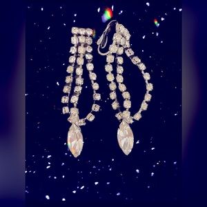 VINTAGE CLIP ON RHINESTONE DANGLE EARRINGS